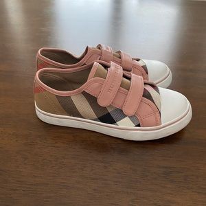Burberry size 33 girl trainers
